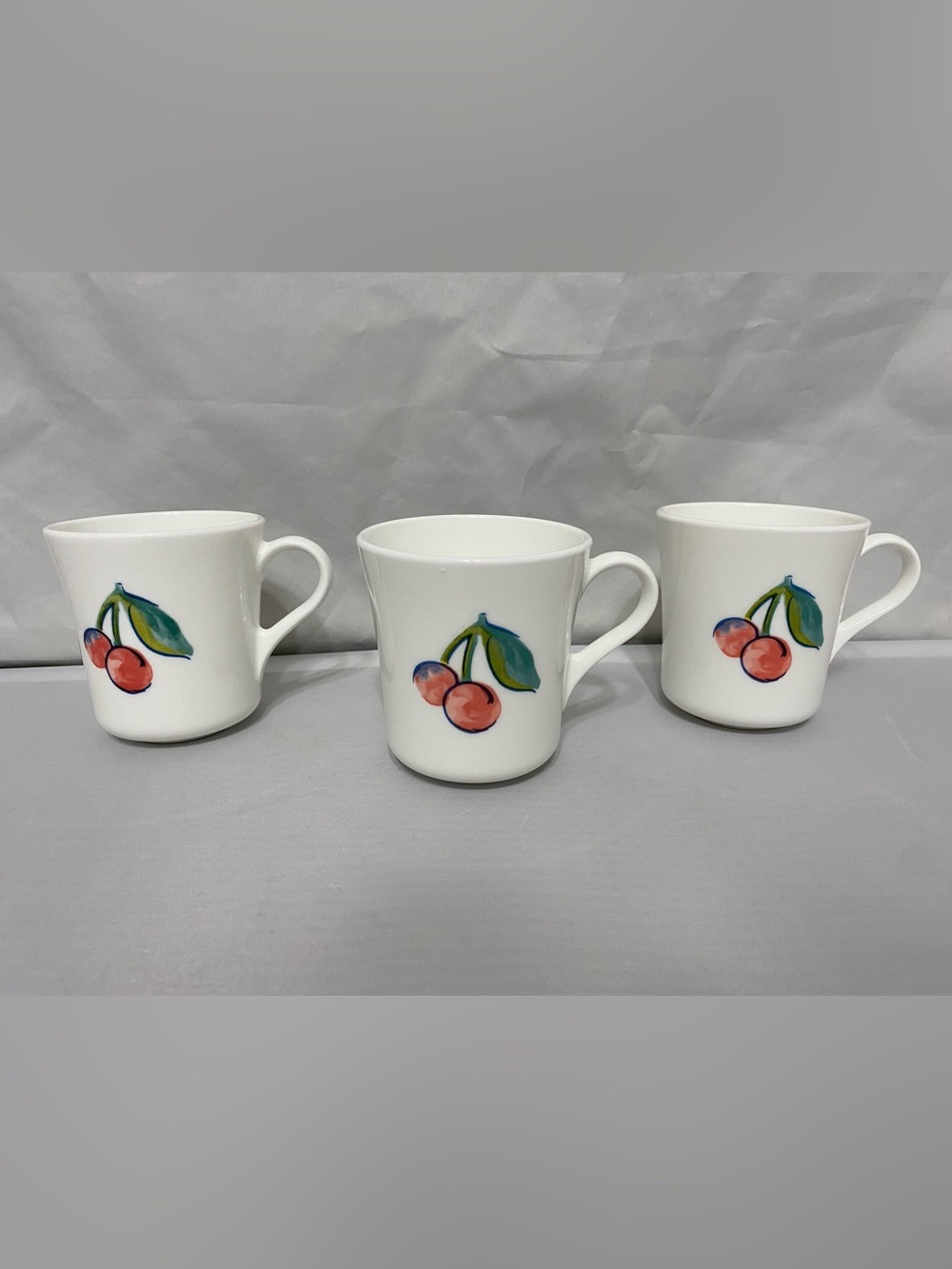 Corningware Fruit Basket Set with Bakeware and Mugs - Picture 16 of 16